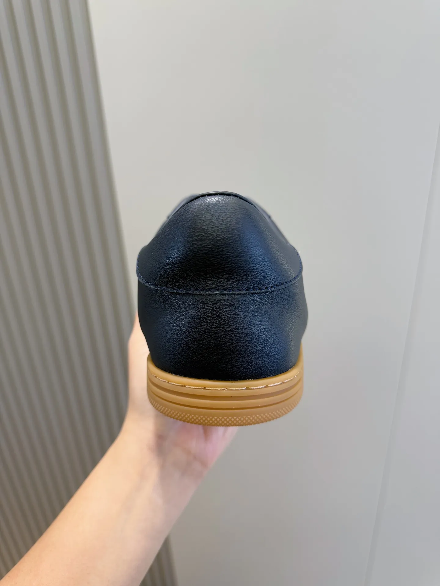 Men's Men's Shoes💰400 [New Style]🐏🐏DG men's calfskin sneakers Portofino Yacht shoes, simple and versatile design, unique saddle leather soles. The Dolce &G logo rear wing is the icing on the cake. Imported cowhide + rubber outsole Size: 39-44 (customized at 38.45)